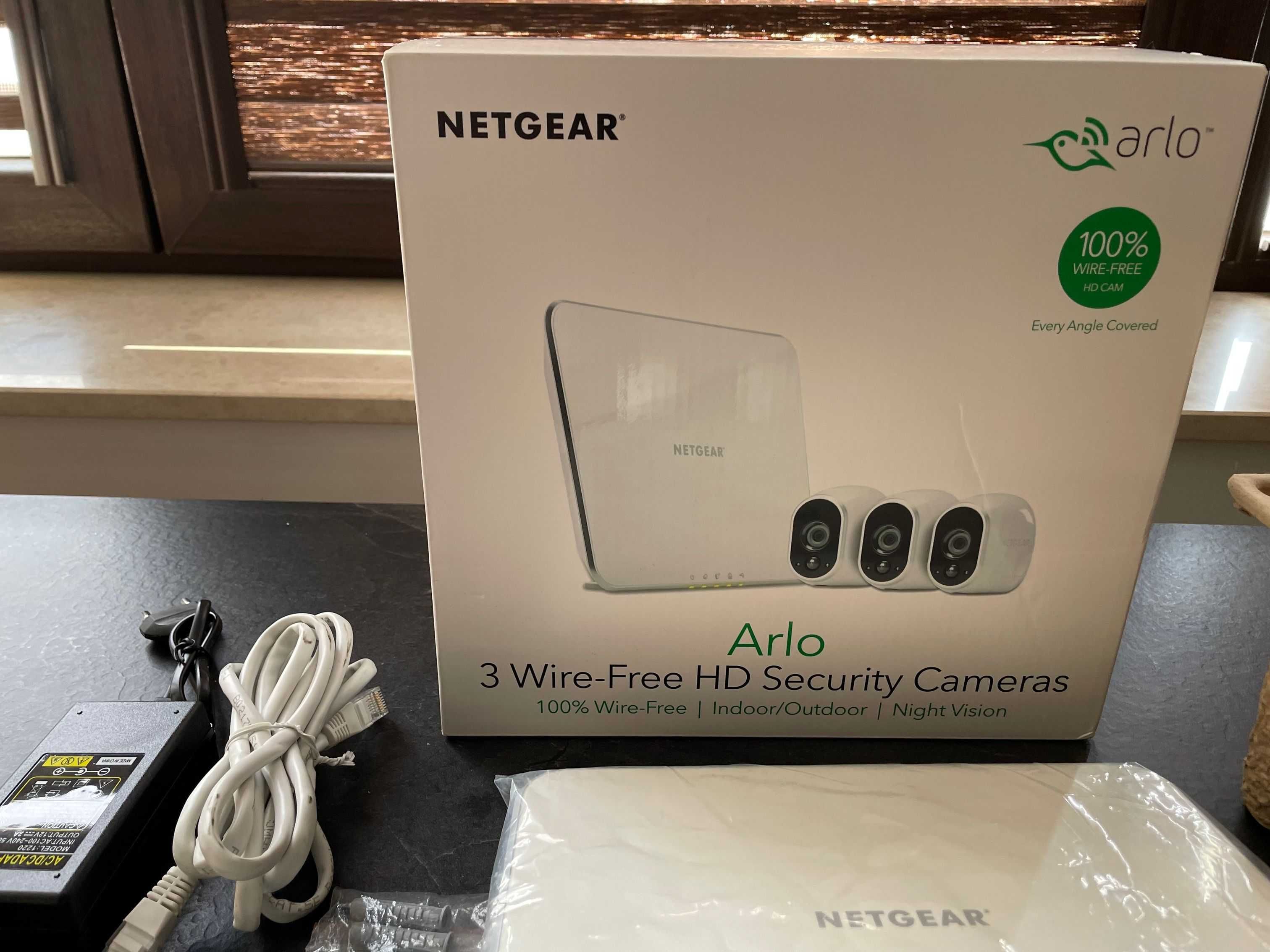 Netgear ARLO 3 Camere supraveghere Wireless cu basic station,NOU