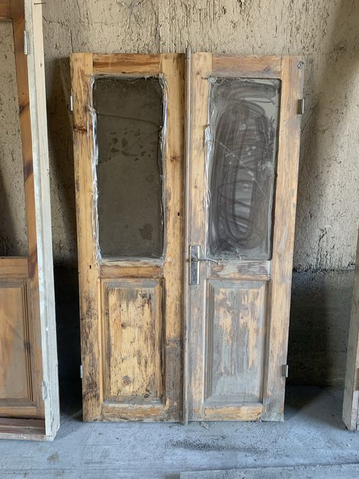 Srochna Eshik va Derazalar Sotiladi 1ta teraskasi ham bor Xolati ideal