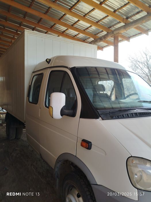 Ishga tayyor yuk mashinasi, yaxshi holatda