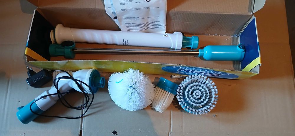 Акумулаторна четка за баня и кухня