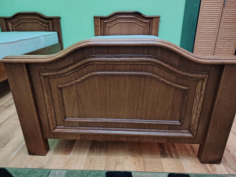 Două cadre de pat din stejar masiv