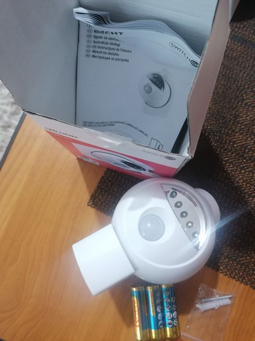 Lampa cu zenzor de miscare