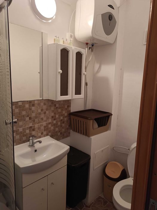 Primesc in gazda la apartament