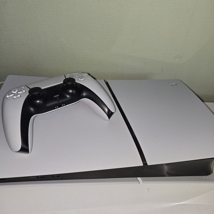 PLAYSTATION 5 с гаранция