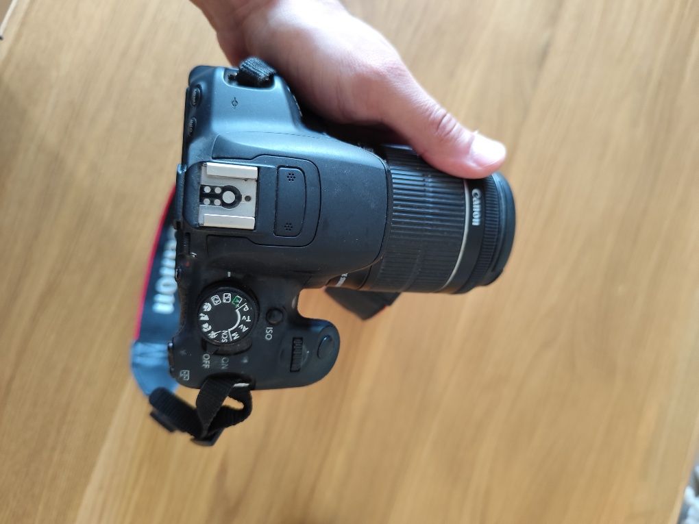 Canon EOS 700D в комплект с обектив 50mm