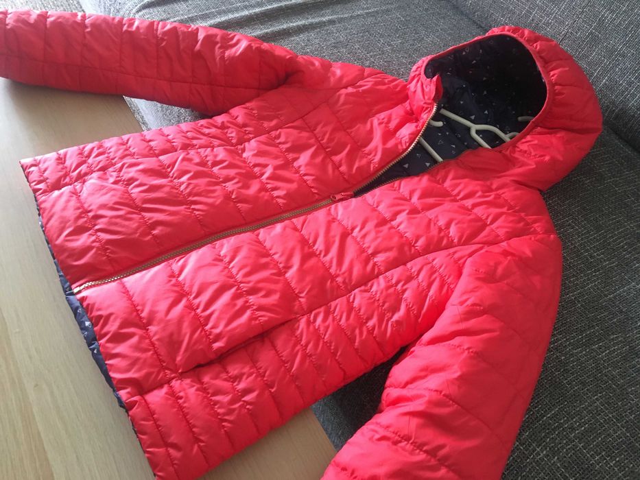 Geaca cu doua fete (rosie si albastra) pentru copil, stare foarte buna