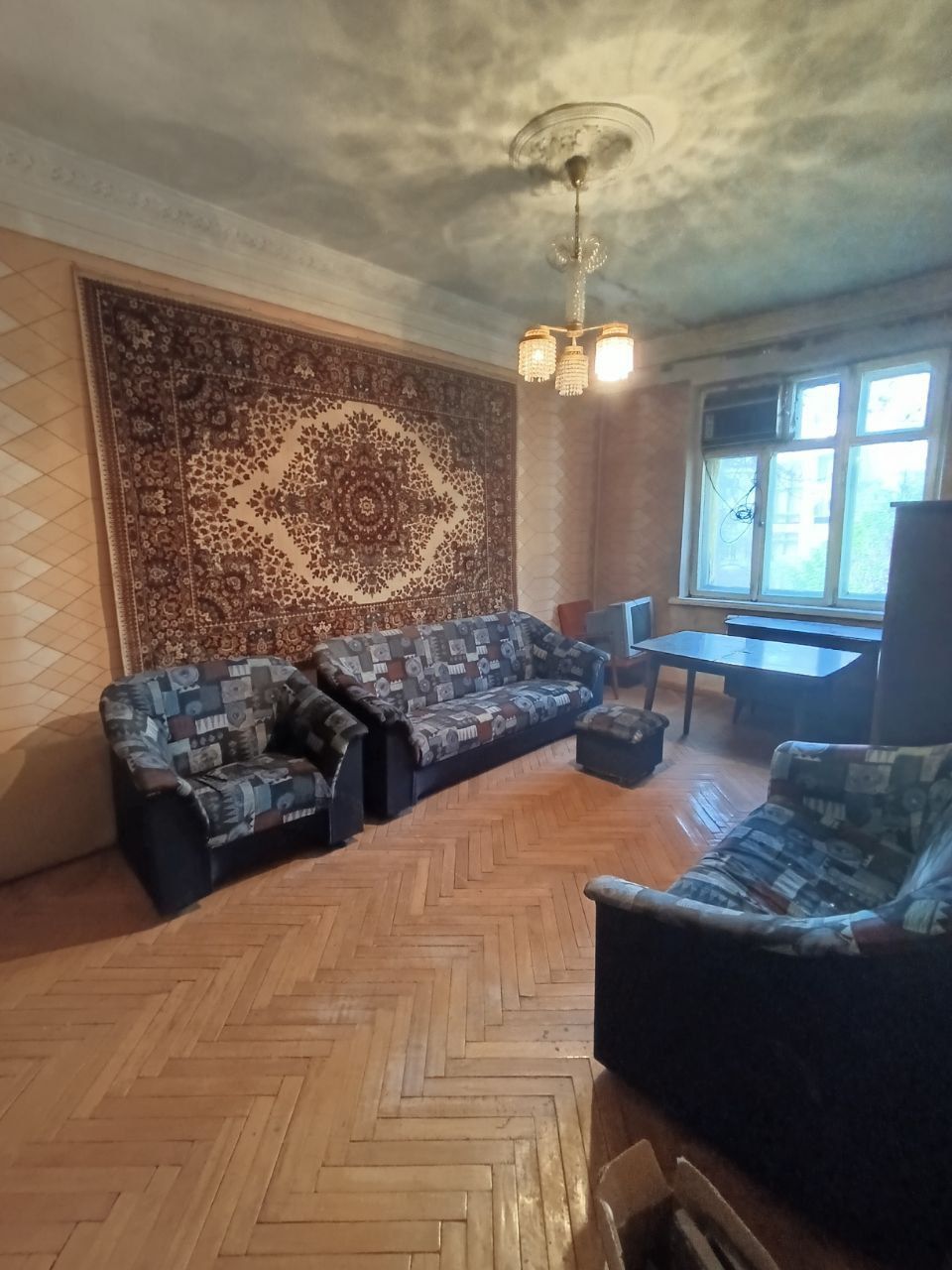 Продаётся 3-х комнатная квартира в центре города