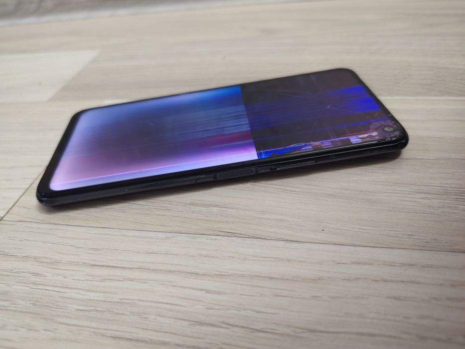 Vivo iqoo z1x 5g 8 /128 ekran singan