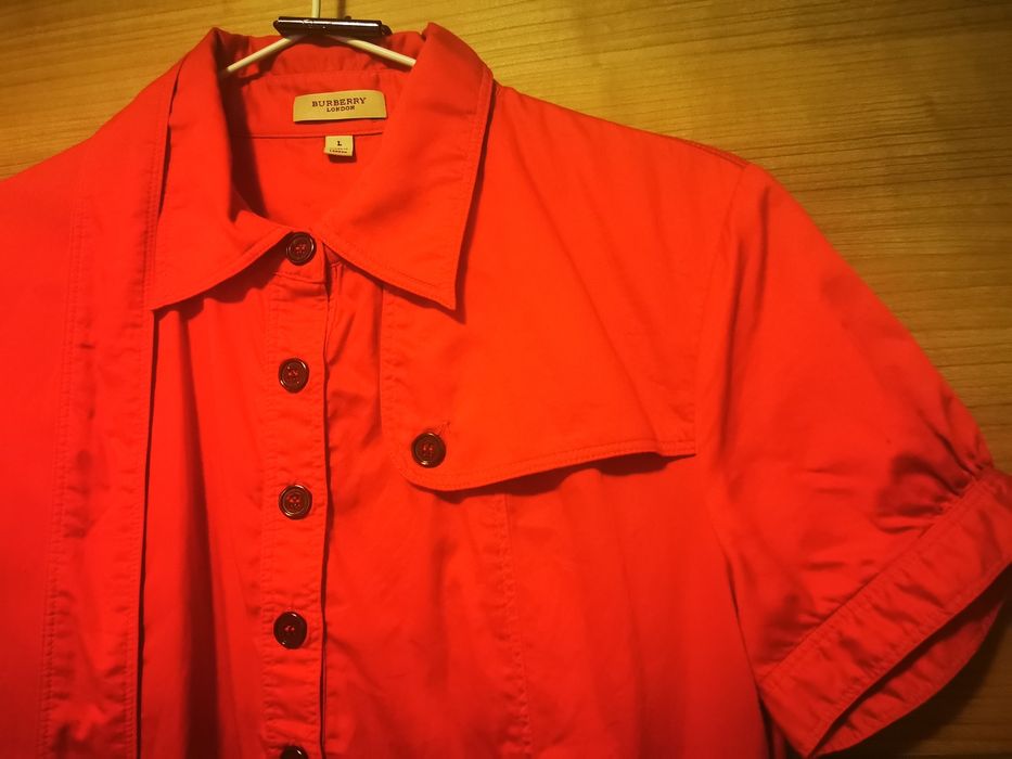 Рокля Burberry в розово и бургундски нюанси