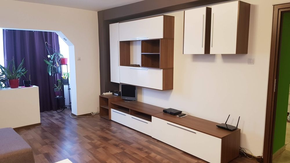 Inchiriez apartament decomandat 3 camere Noua