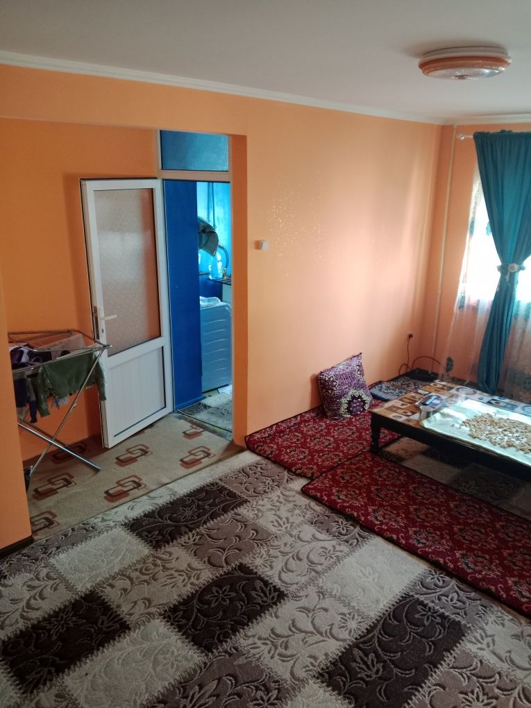2 xonali uy sotiladi 4 qavatli domning 1 qavatida