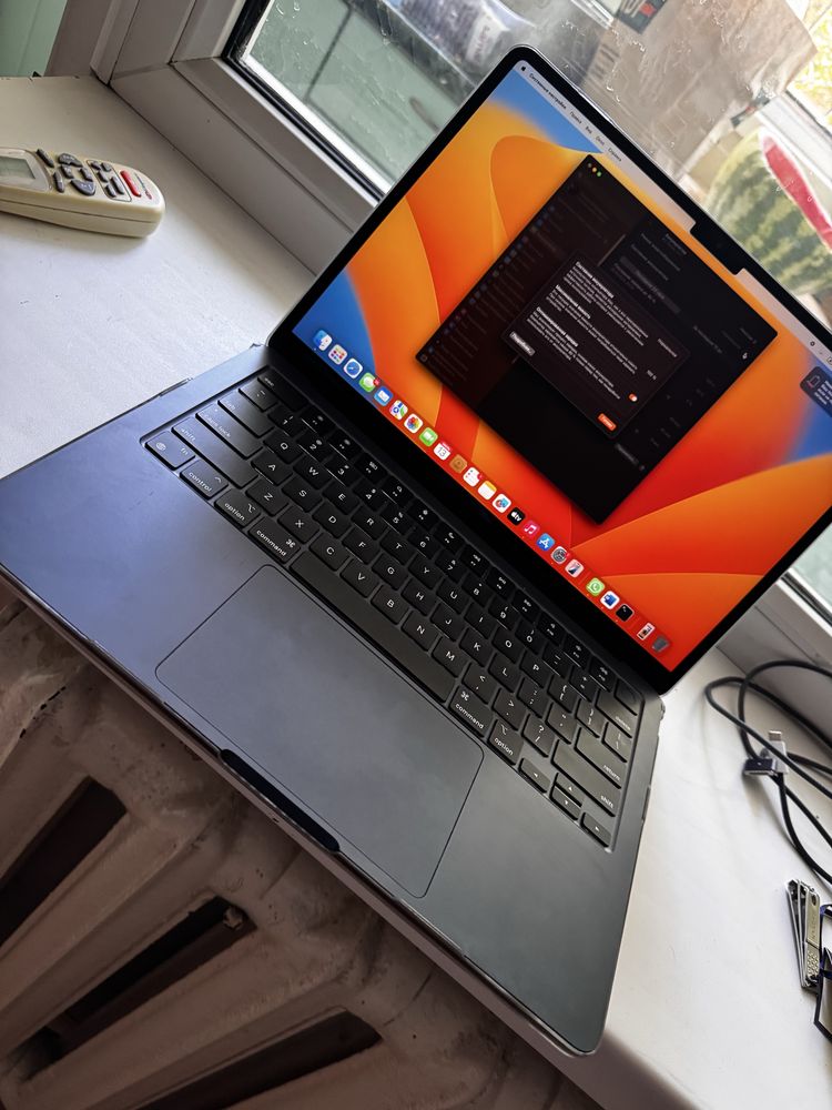 Mac book Air 13,6 на 256 ГБ ИДЕАЛЬНОМ СОСТОЯНИИ