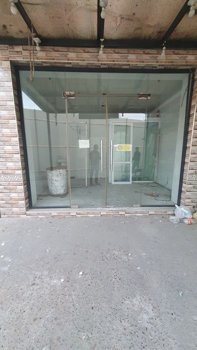 Стеклянные дверь