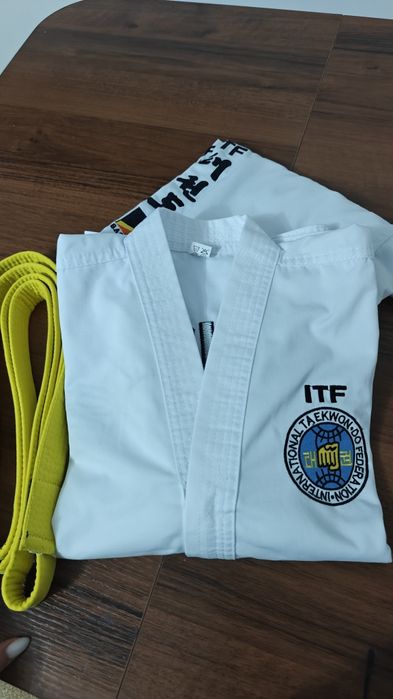 Продам кимоно ITF размер 140.