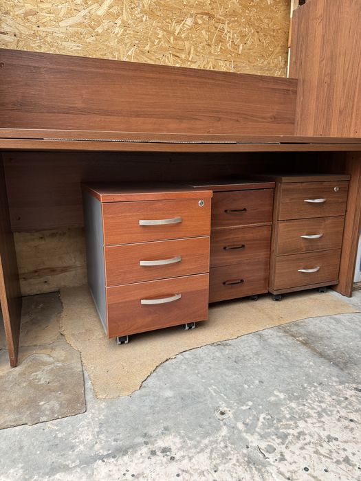 Продаю Стол и тумба