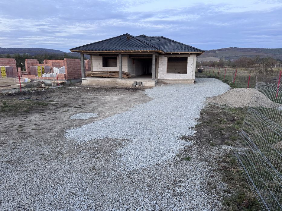 Casa parter cu 10 arii de teren