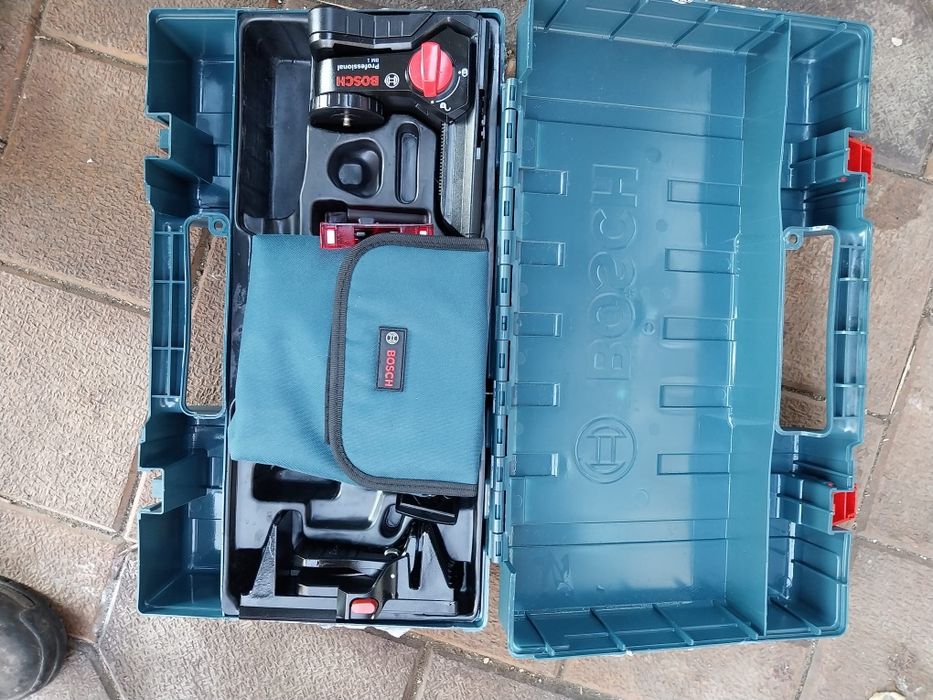 Laser BOSCH GLL 3-80  ca și nou cu 16 linii