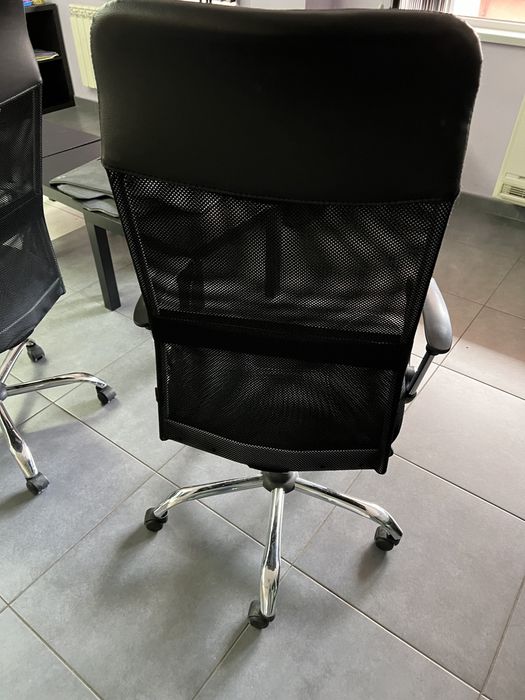 Офис столове (купувани за 160 лв/бр. Здрави, но захабени от седене)