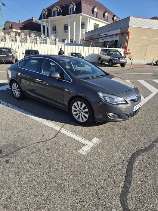 Vand Opel Astra J an 2012, Euro 5 mod. Berlină.!