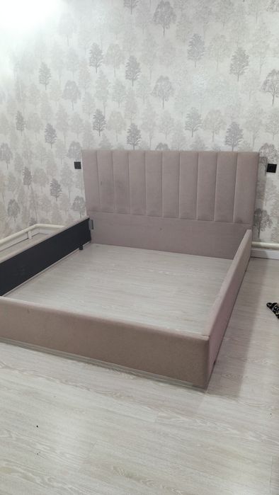 кровать двуспальная