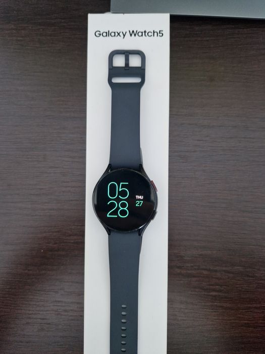 Samsung Galaxy Watch 5 44mm (varianta mai mare)