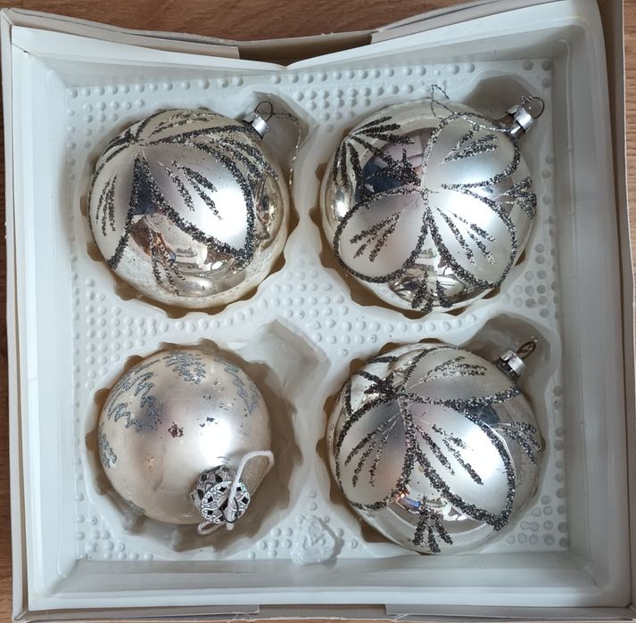 Globuri vechi din sticlă