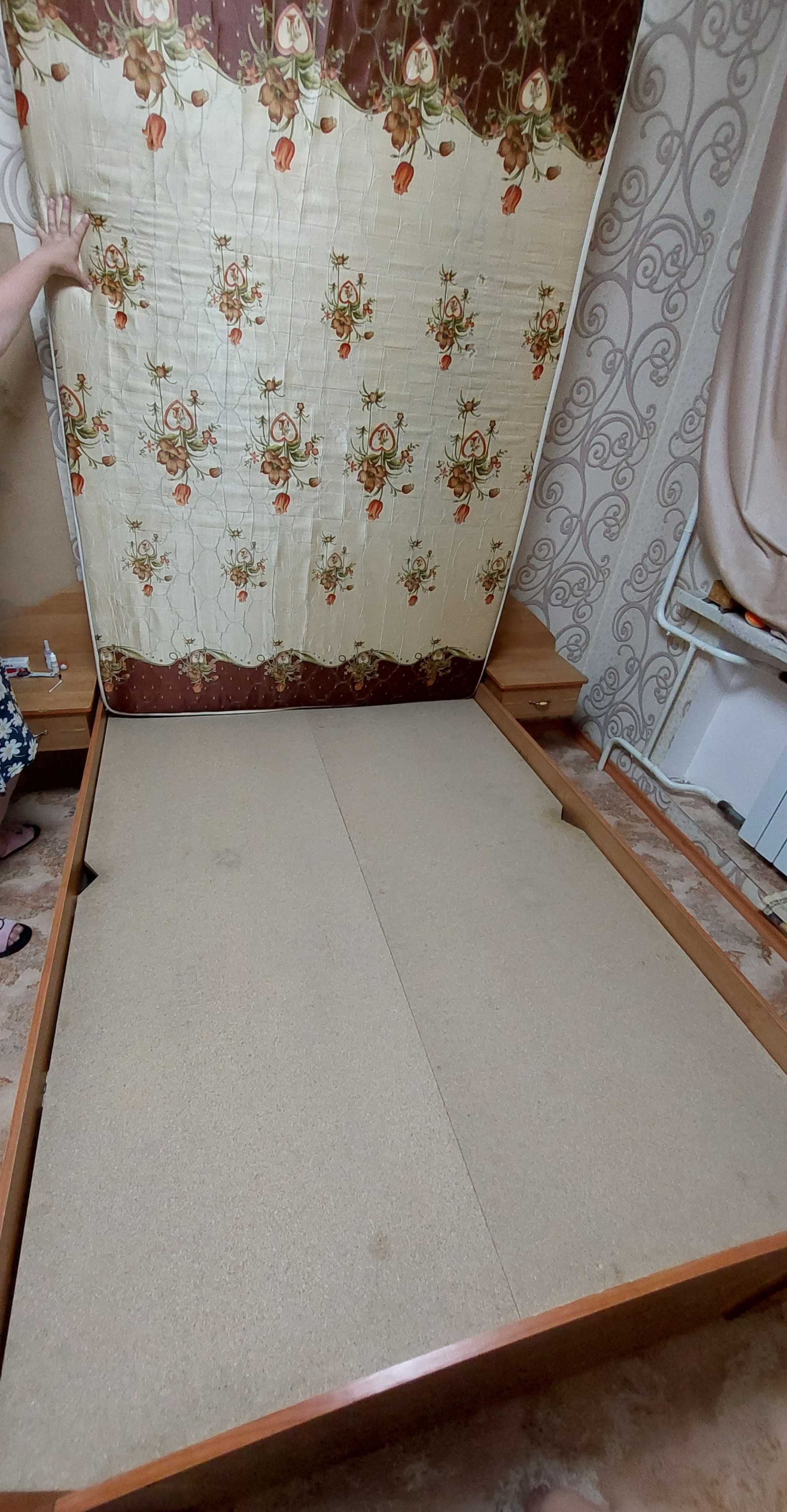 Двуспальная кровать