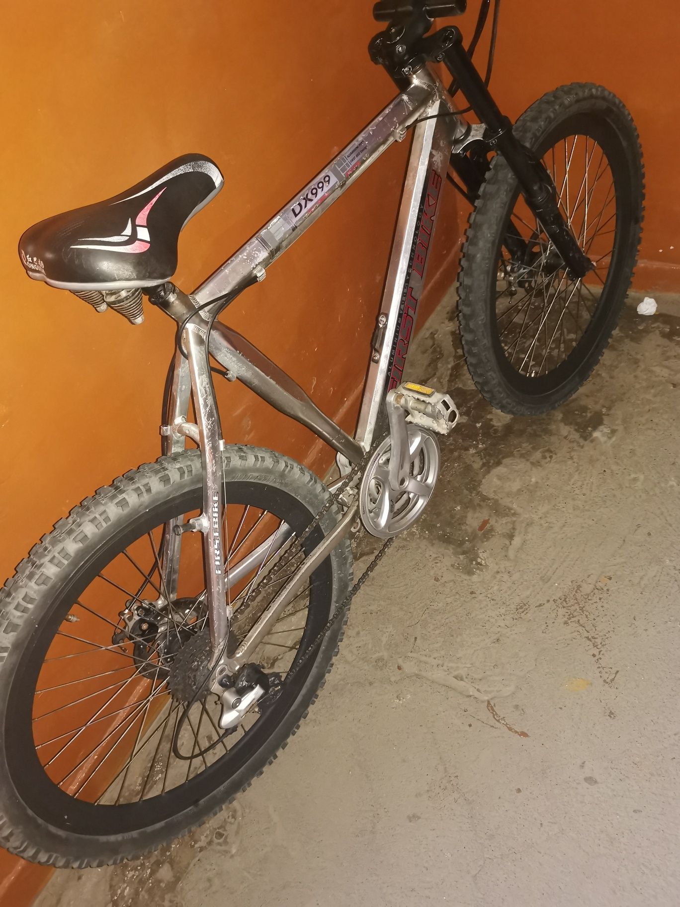 Vând bicicleta de adulți.