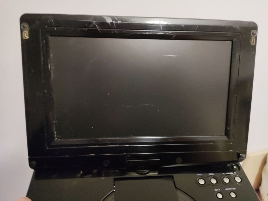 DvD player portabil pentru mașina (atenție la desriere)