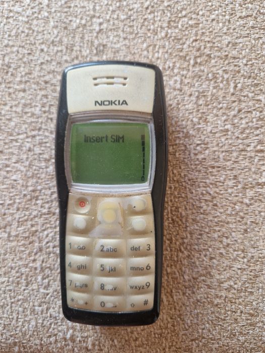 Nokia 1100 cu încărcător original