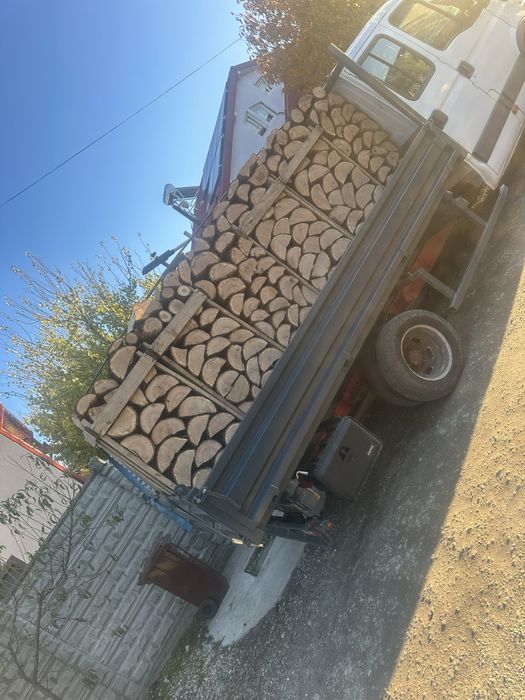 Lemne de foc taiate si sparte