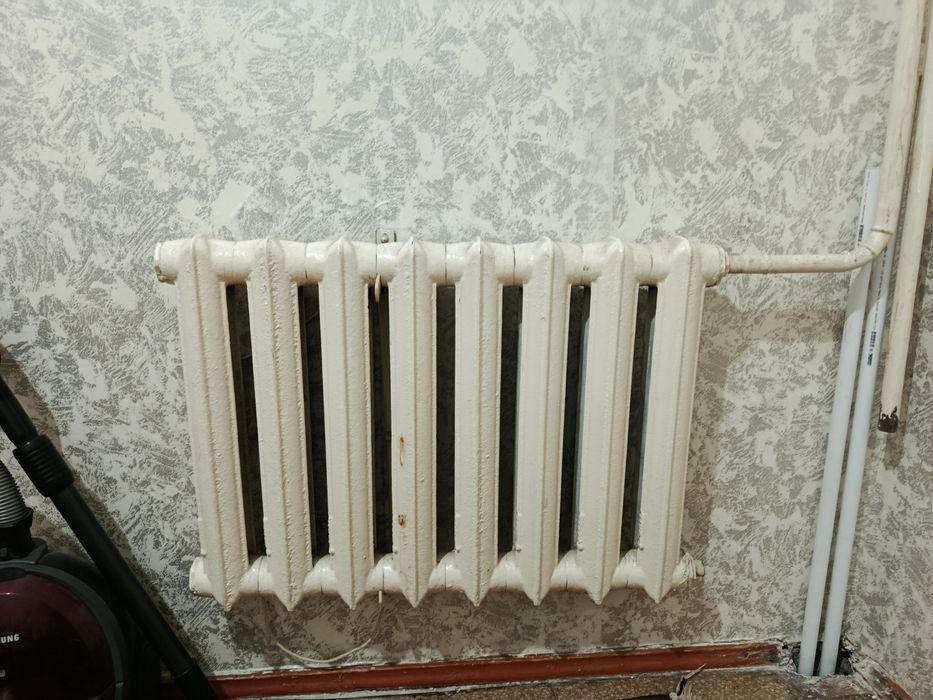 Продам рабочие чугунные батареи