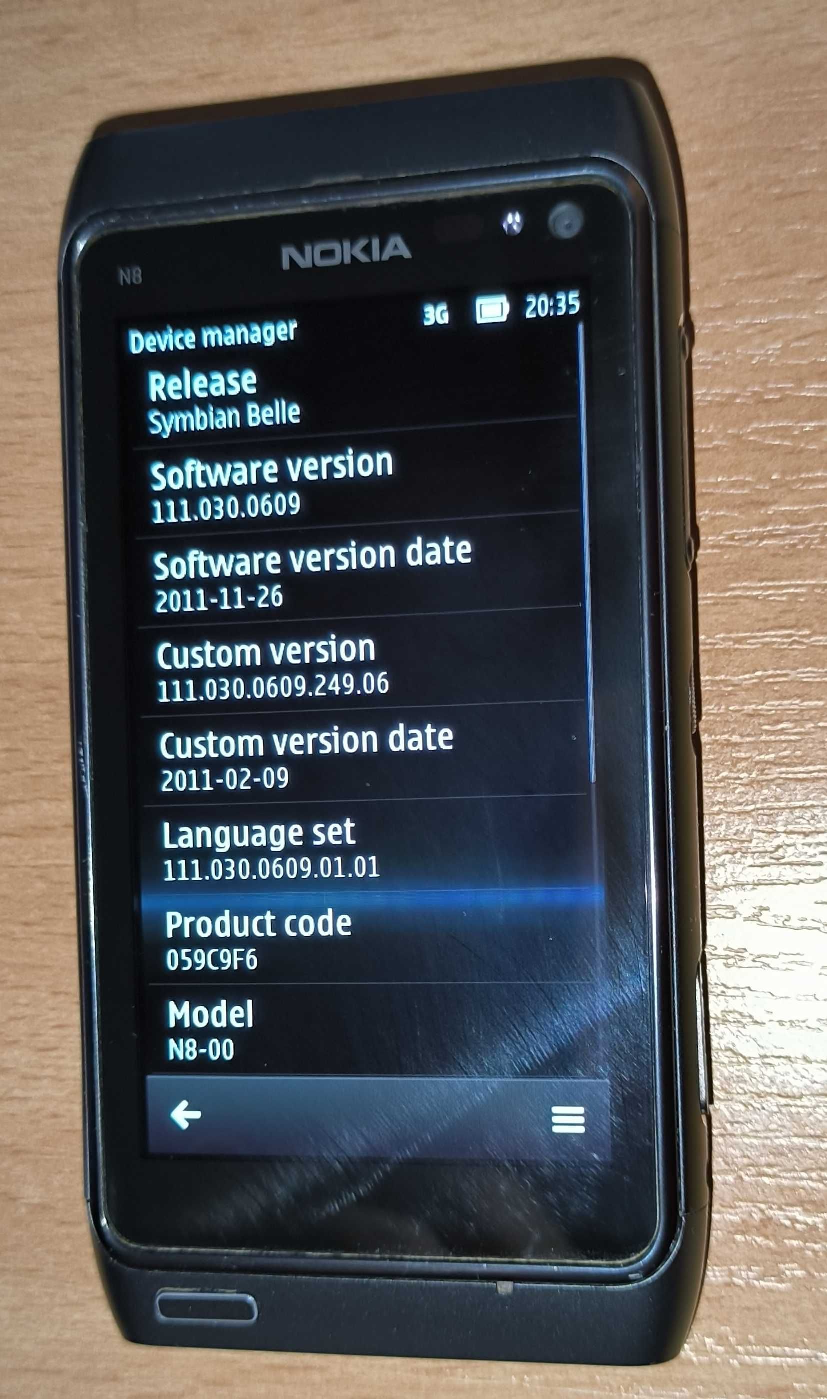 GSM Nokia N8 -пълен, оригинален комплект апарат, кутия, зарядно, кабел