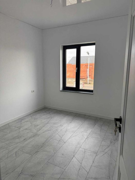 OCAZIE UNICA! APARTAMENT IN VILA! curte si intrare privata!