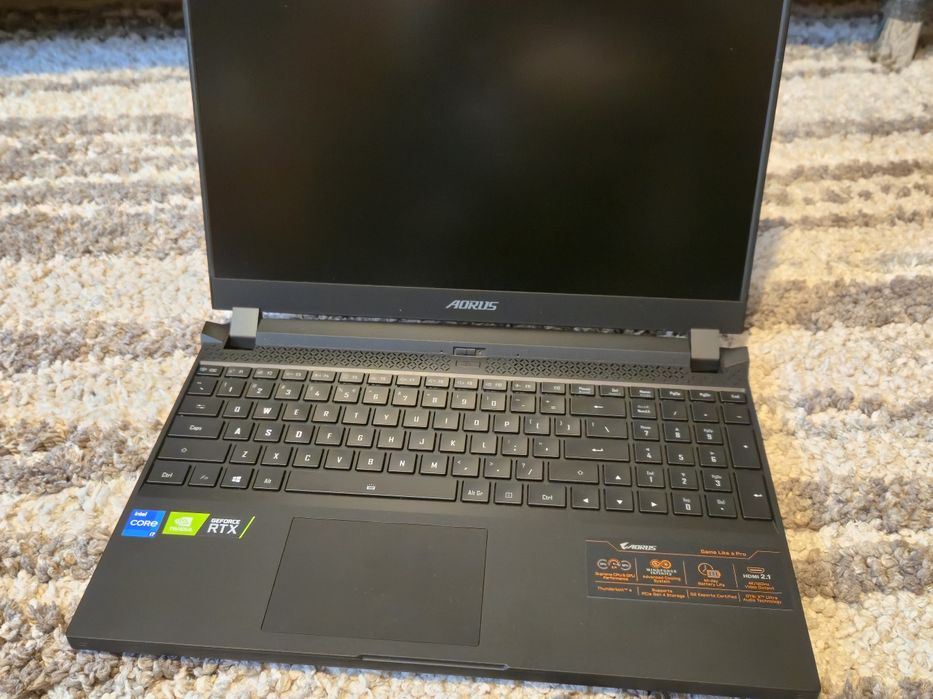 Laptop Gigabit Aorus i7 11800h/ rtx 3060