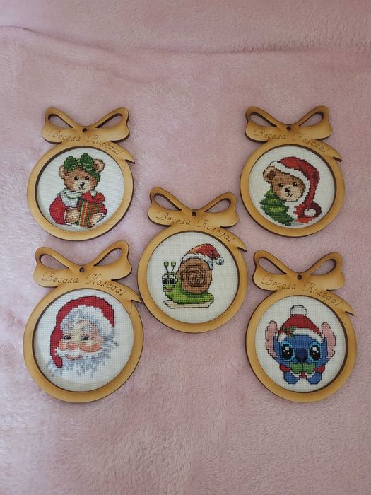 Коледни играчки - ръчно бродирани
