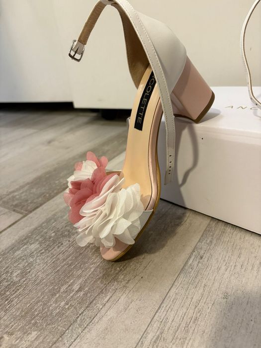 Sandale de piele, Ancolette