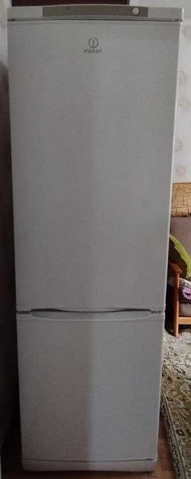 Холодильник Indesit