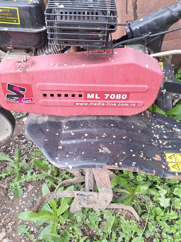 Vând betoniera 140l pret 1200, și un motocultor de 7 1400