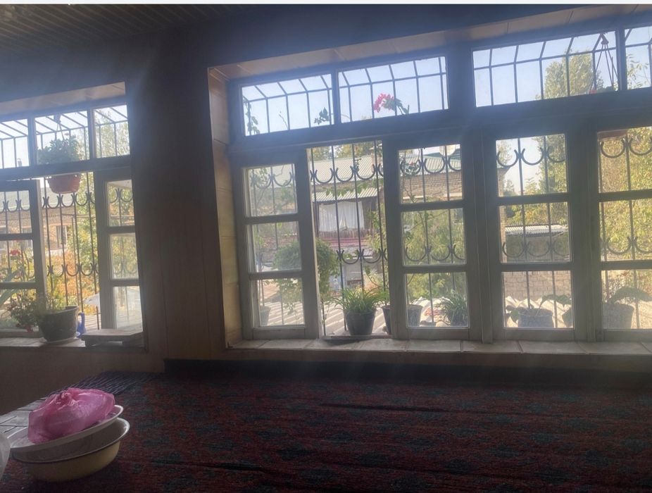 Yashnabod oq uyda 2 xonali kvartira srochniy