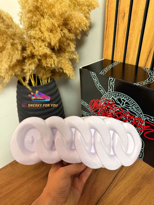 39-44 Versace Chain Reaction Brown