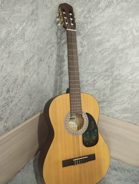 Продам гитару классическую