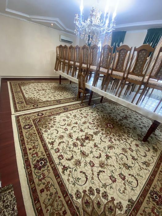 Кілем, стол, стулья