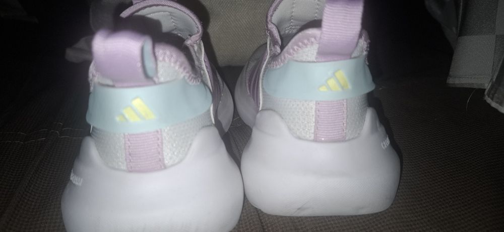 Маратонки Puma, Adidas