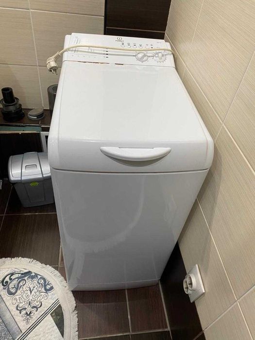 Продам стиральную машину INDESIT