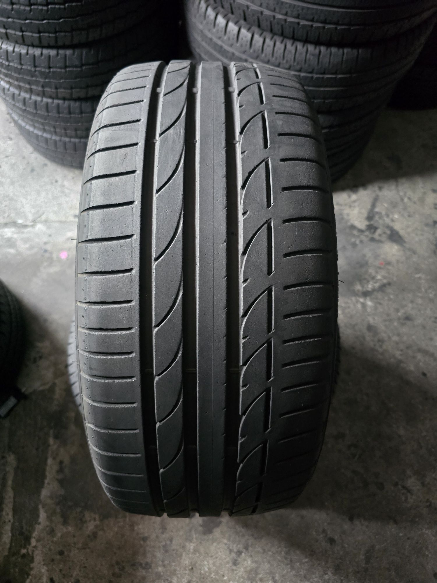 Bridgestone 235/40 R19 96Y vară