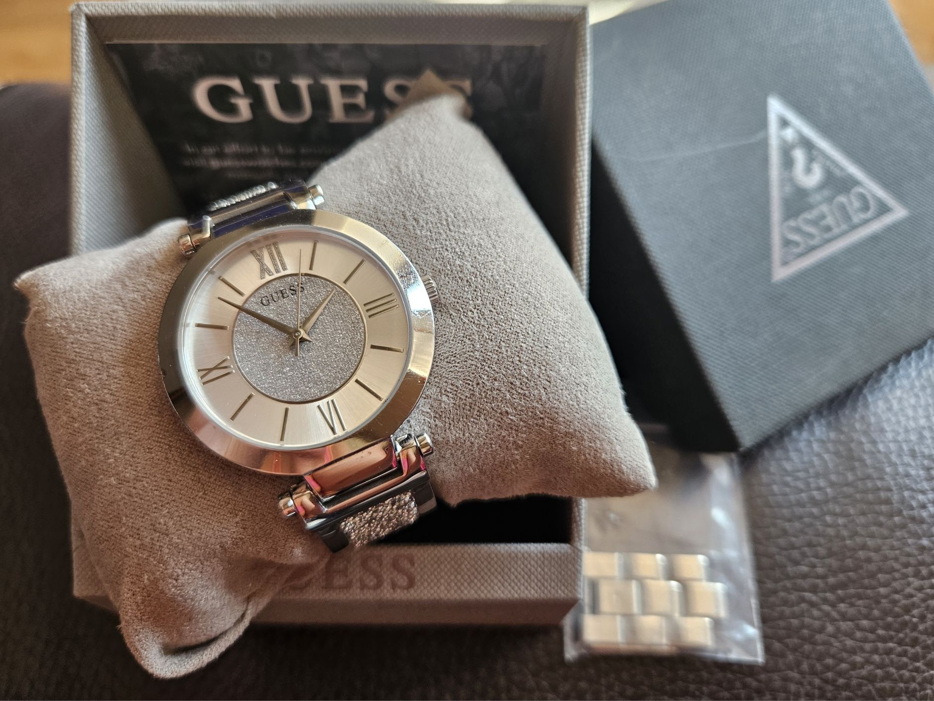 Дамски часовник GUESS
