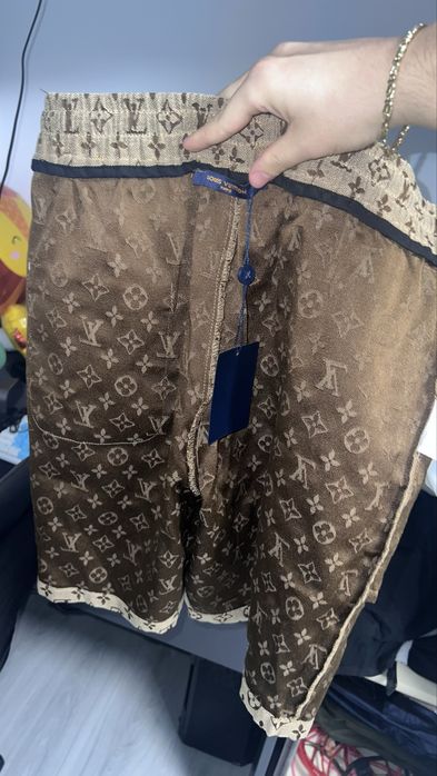 Pantaloni Scurti Louis Vuitton LV – Marimea L | Stare Noi