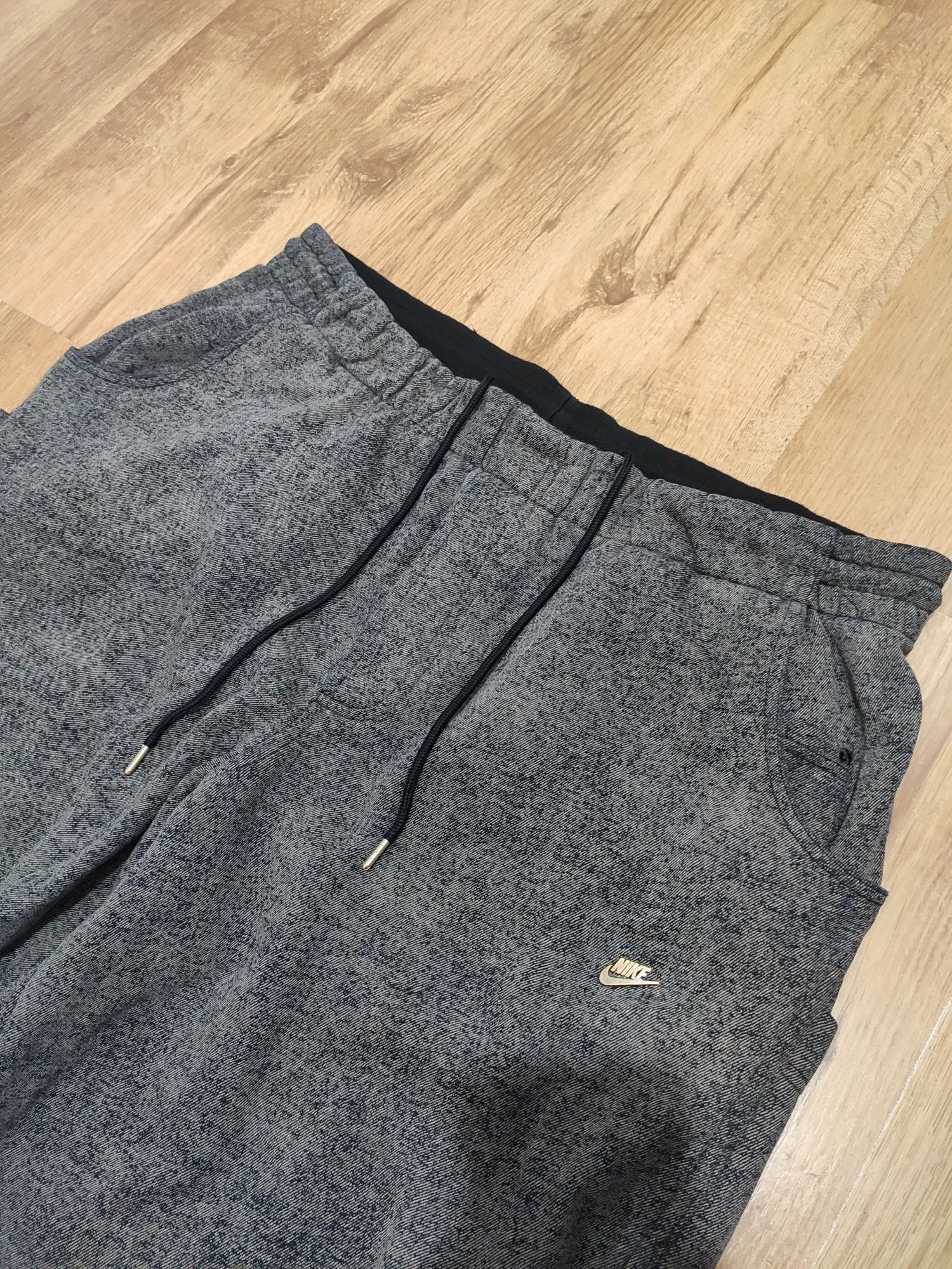 Pantaloni de trening largi Nike vintage mărimea L/XL