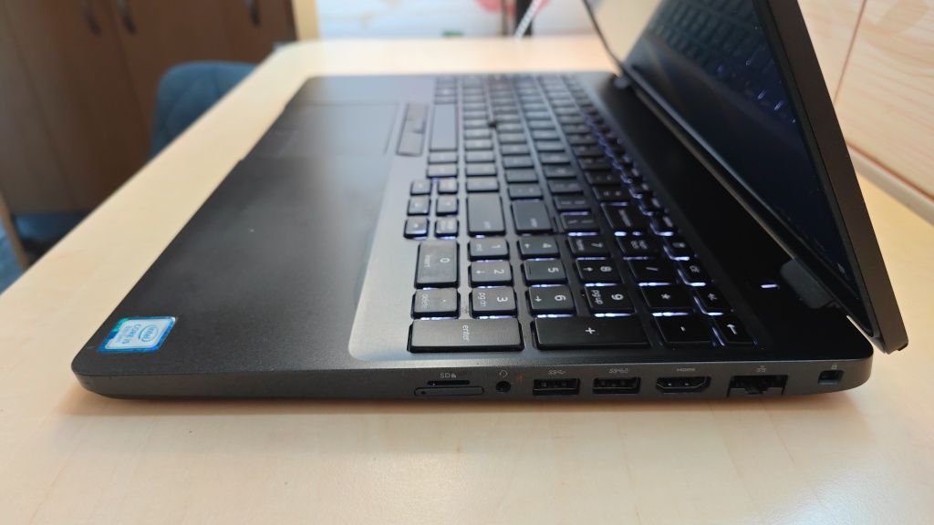 Laptop Dell Latitude_i5 8265U_8GB RAM DDR4_SSD 256GB_15.6"FHD IPS